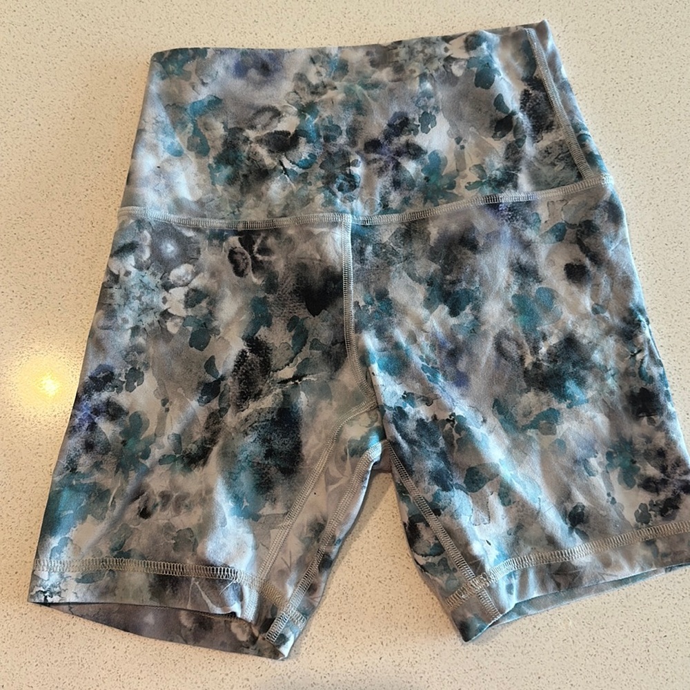 Lululemon kaleidofloral multi color Align Shorts size 4